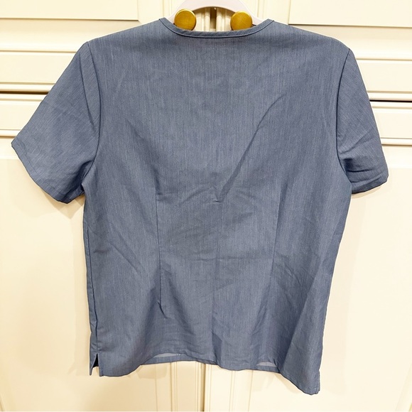 FIGS Women’s Technical Collection Blue V Neck Short Sleeve Medical Office Top M - Picture 6 of 8